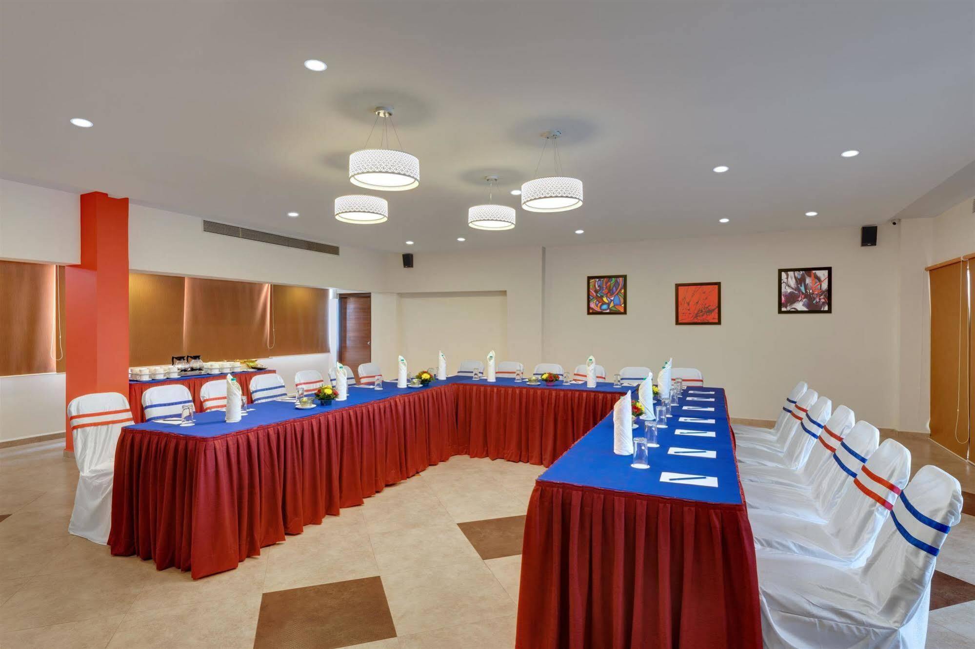 Best Western Alkapuri, Вадодара Экстерьер фото