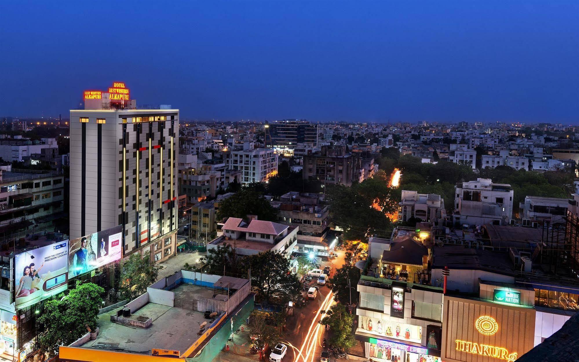 Best Western Alkapuri, Вадодара Экстерьер фото
